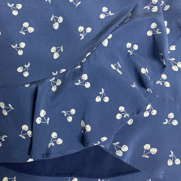 Amour Vert‎ Cherry Print Silk Ruffle Back Cami - Picture 5 of 6